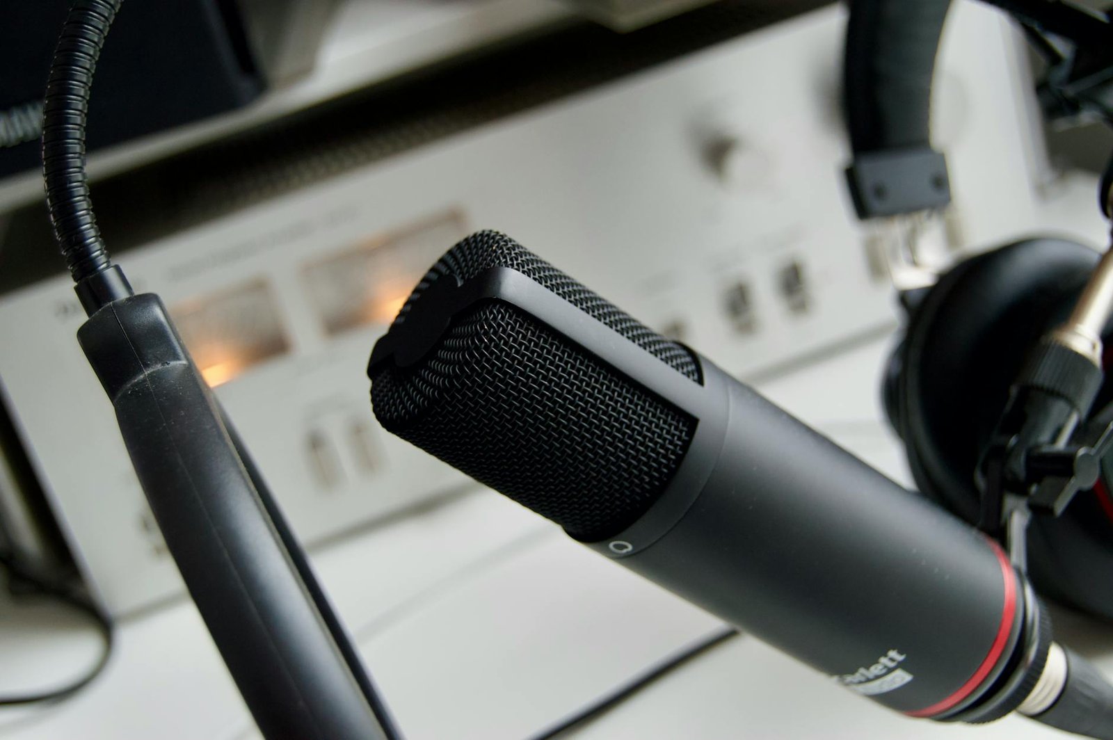 Voci AI italiane 2026: i migliori generatori per video, podcast e audiolibri